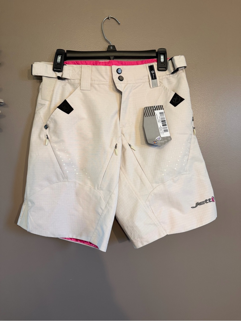 Jett Raven mountain biking shorts in light beige color featuring a vibrant pink